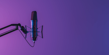 micro sur fond violet