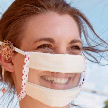 covid 19 portez un masque avec le sourire