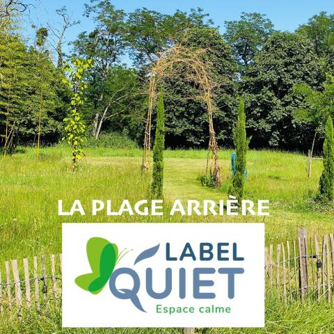 parc de verdure paisible avec arche végétale