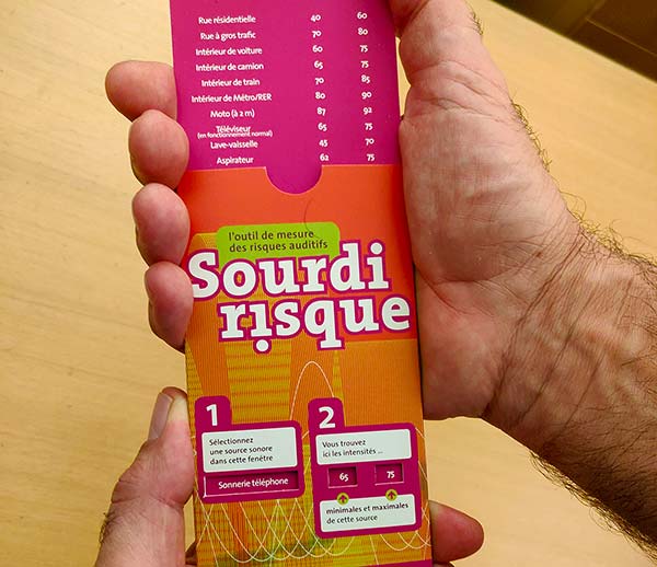 photo d'une réglette sourdirisque tenue entre les mains