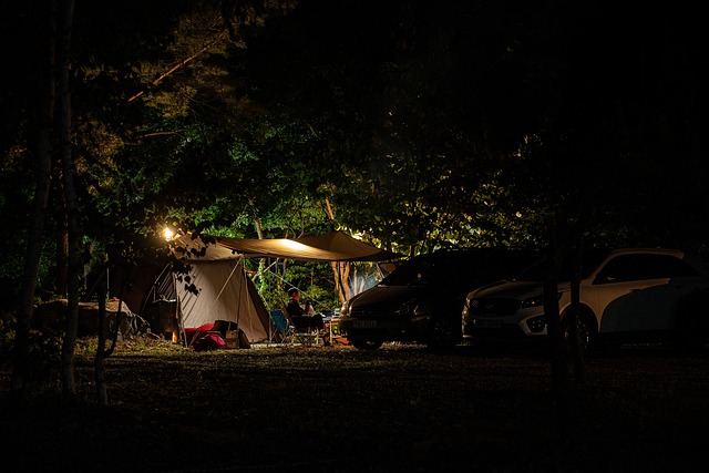 tente de camping la nuit