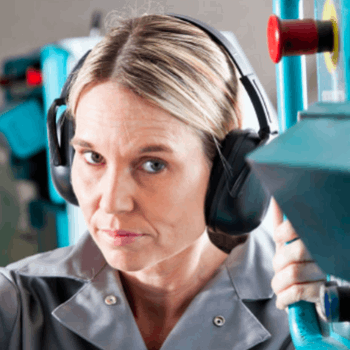 bruit au travail femme avec casque