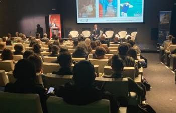 photo d'une conférence sur le bruit dans un amhithéatre